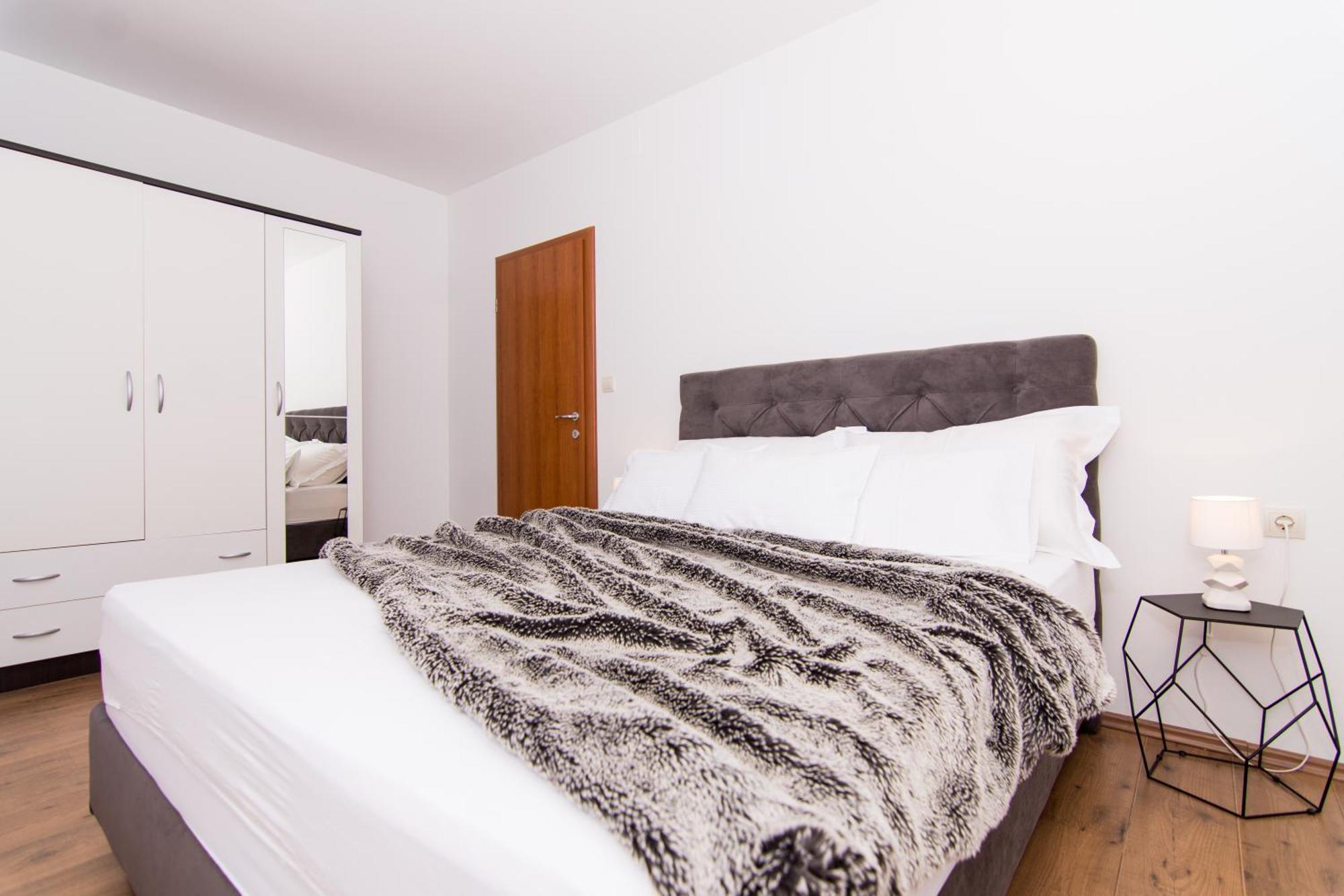 Rici Ii Apartament *
